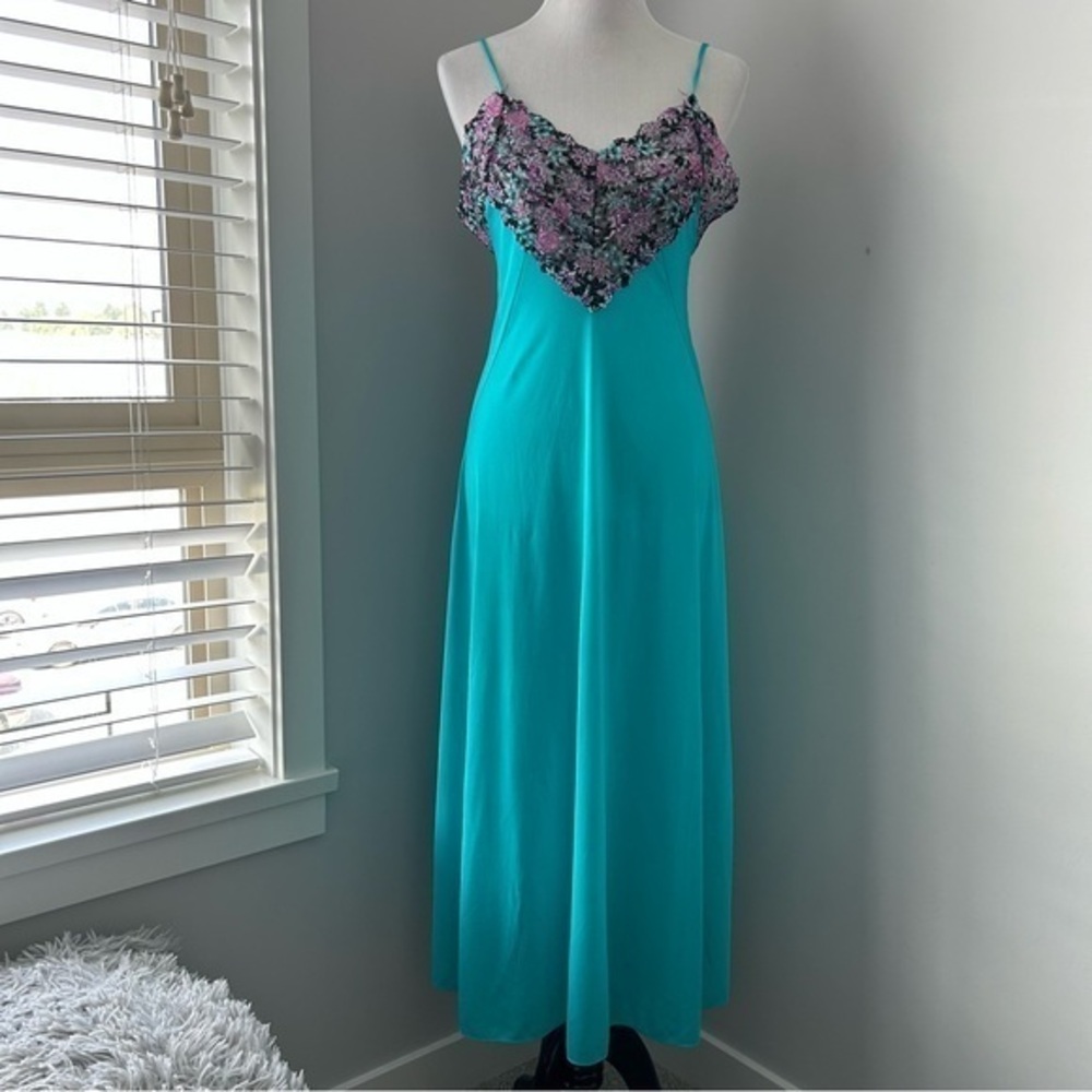 Vintage Lady Cameo of Dallas Teal and Floral Lace Nightgown